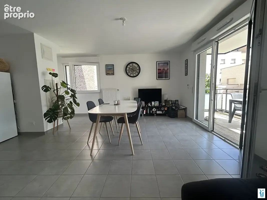 A vendre secteur Docks appartement F3 avec balcon et parking. - photo 2