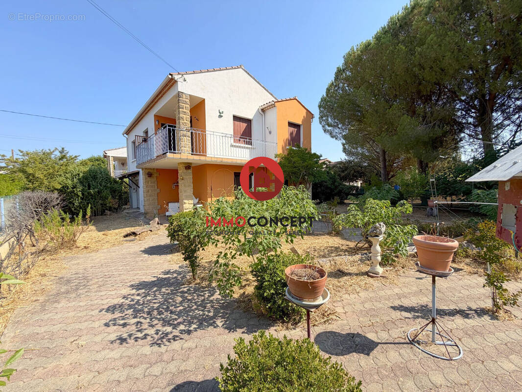 Maison à LAUDUN-L'ARDOISE