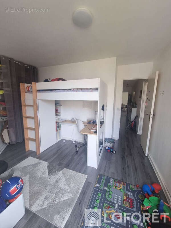 Appartement T4 79 m² ? 3 chambres, balcon, cave et parking ? résidence entretenue à Livry-Gargan - photo 9