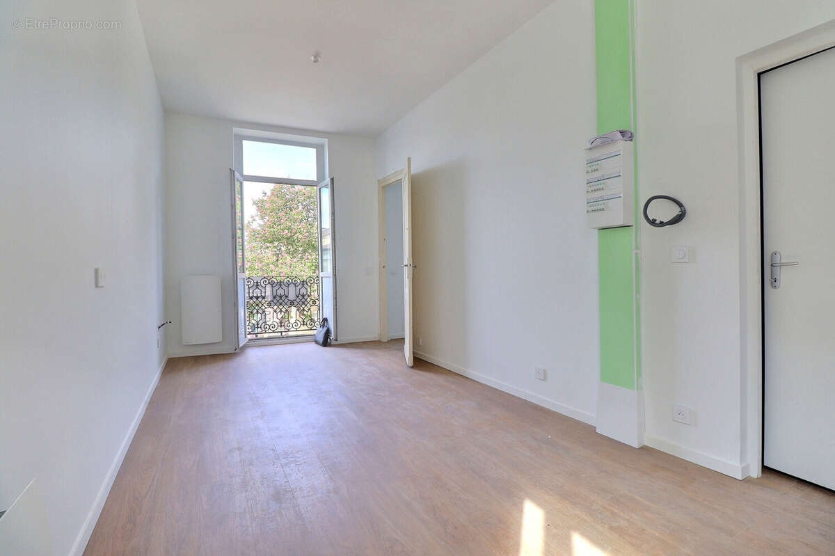 Rue prosper - t2 renove - balcons - photo 2