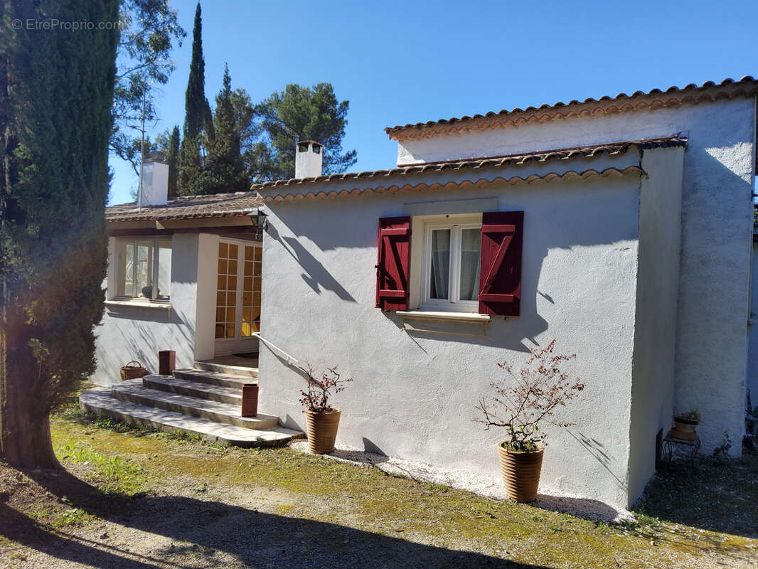 Maison à BAGNOLS-EN-FORET