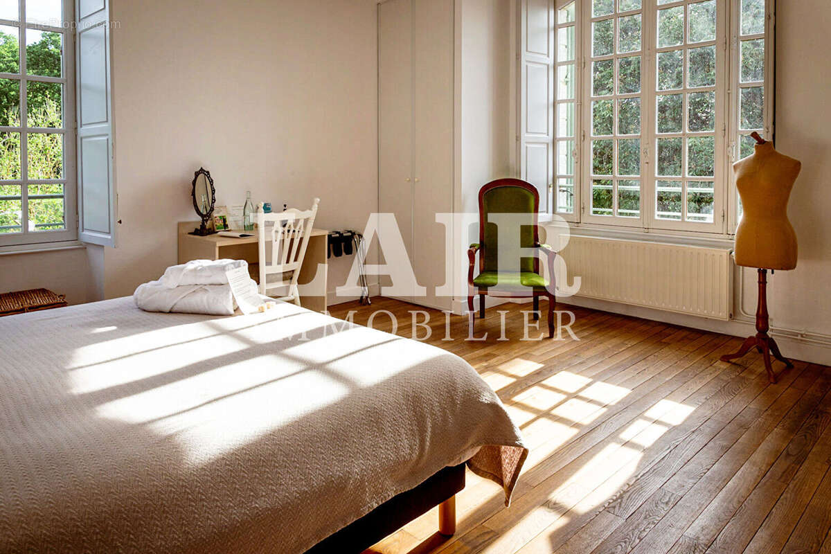 Commerce à SAINT-LEONARD-DES-BOIS