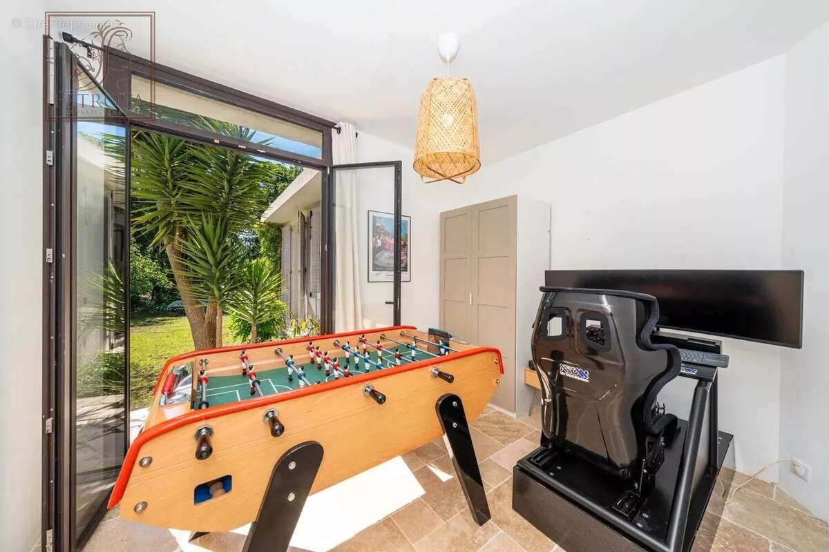 Maison à TOURRETTES-SUR-LOUP