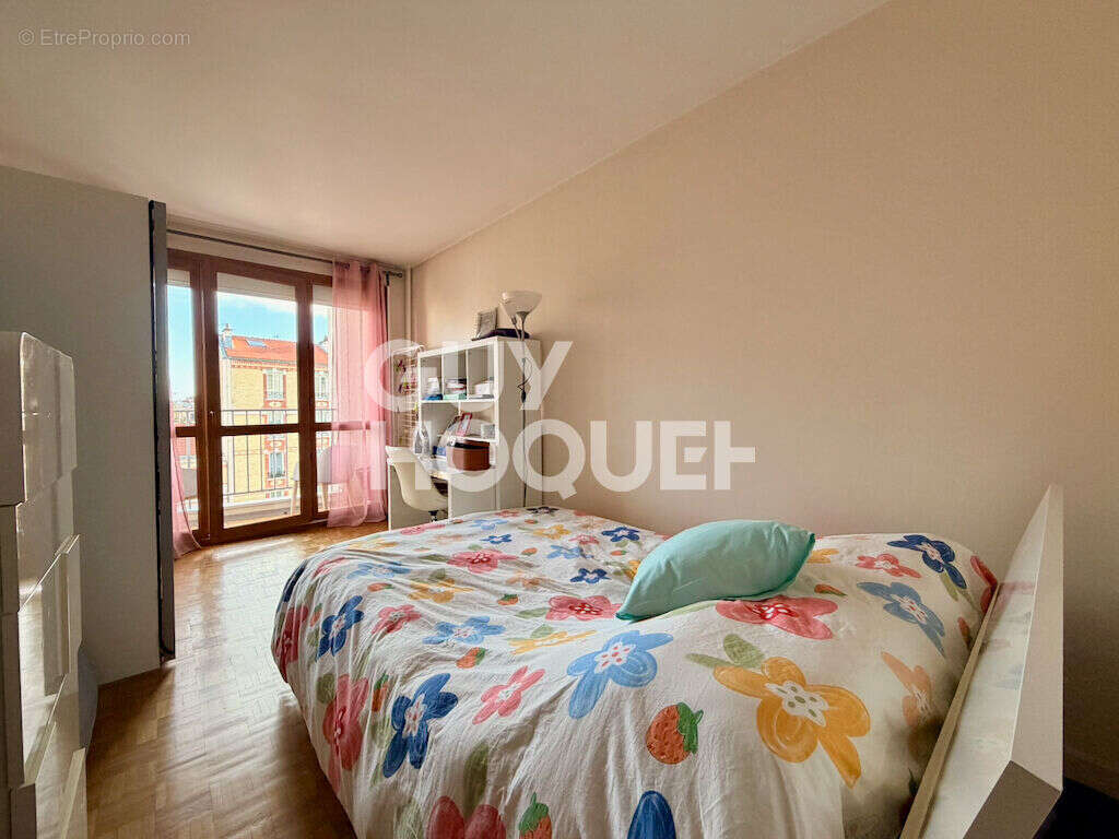 Appartement à COURBEVOIE