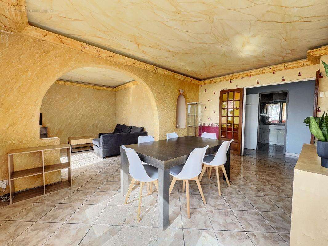 Appartement à CHENOVE