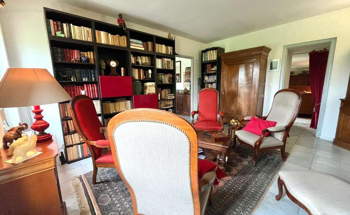 Maison individuelle avec garage, jardin et dépendance - photo 5