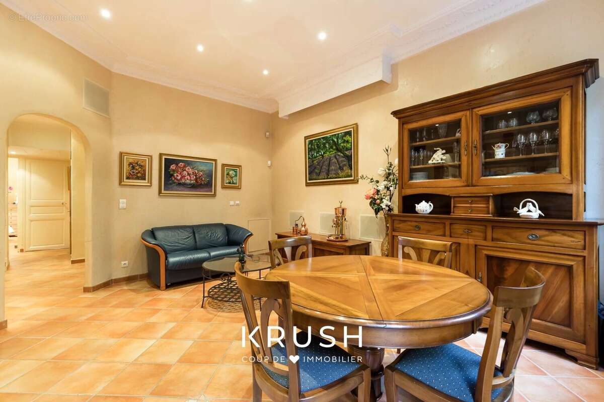 Appartement à MARSEILLE-1E