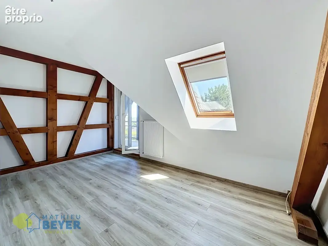 ACHENHEIM – Superbe duplex 4 pièces avec 2 terrasses, cave et stationnements - photo 4