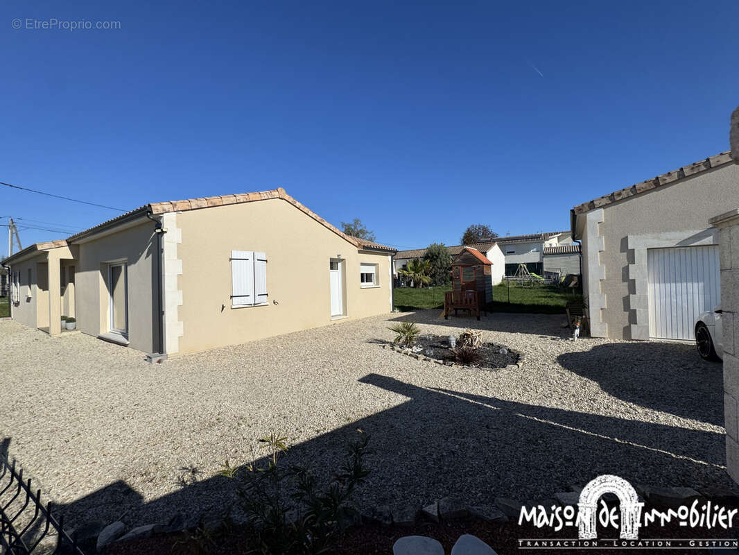 Maison à BOURG-CHARENTE
