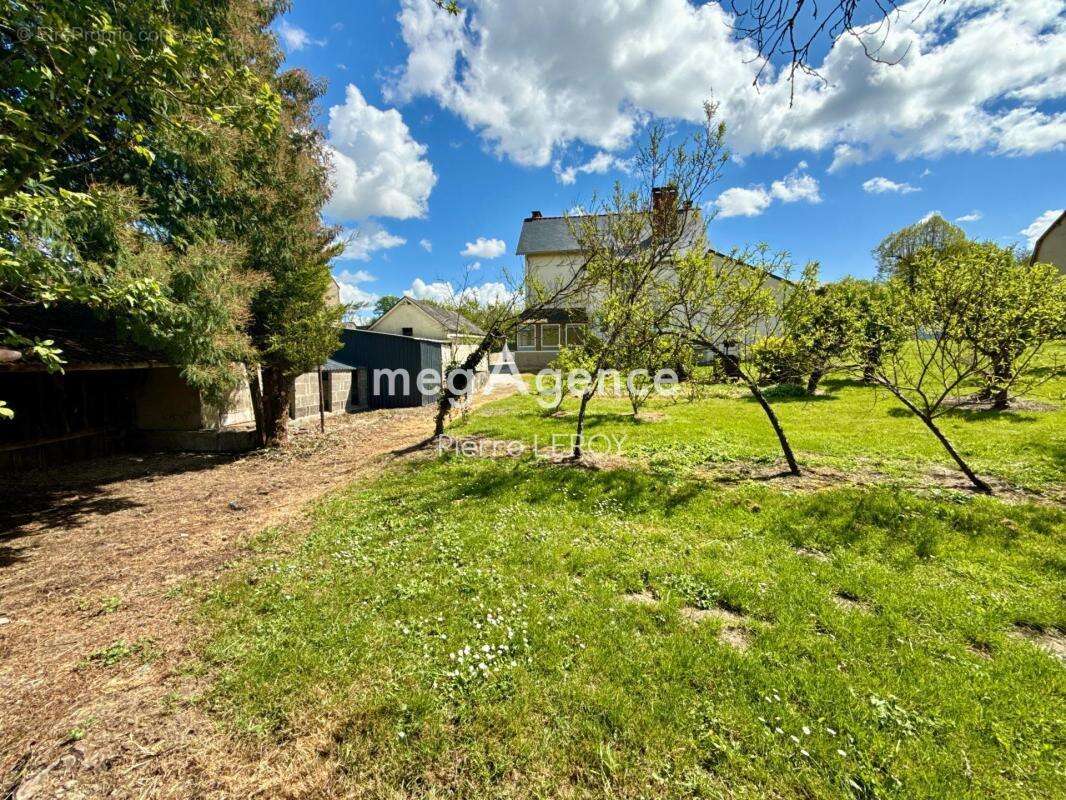 Maison à LE BOURG-D'IRE