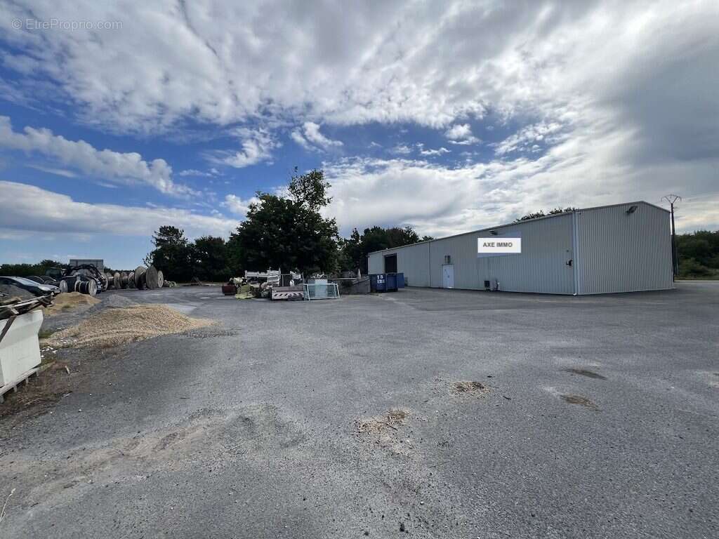 Commerce à ESCOURCE