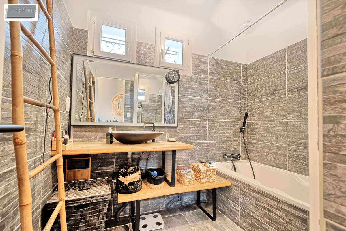 Maison à LA VALETTE-DU-VAR