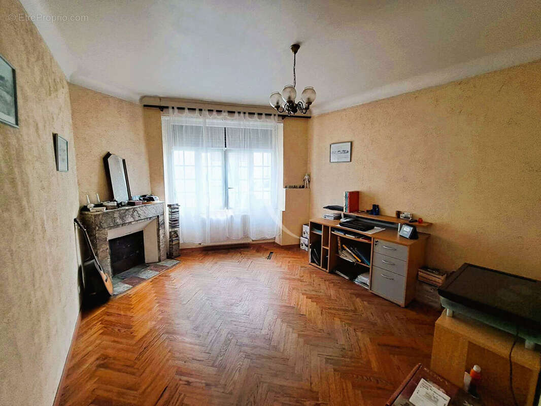 Maison à VILLENEUVE-DE-MARSAN