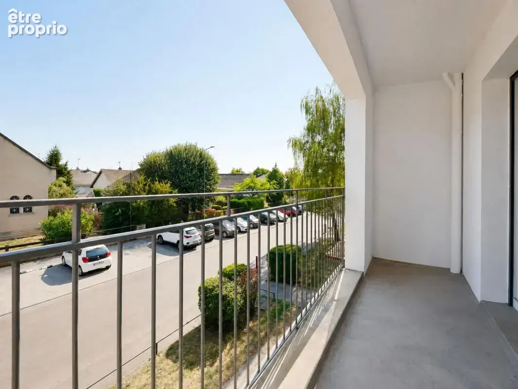 Appartement T5, 3 chambres, loggia, balcon, cave, stationnement aisé - photo 11