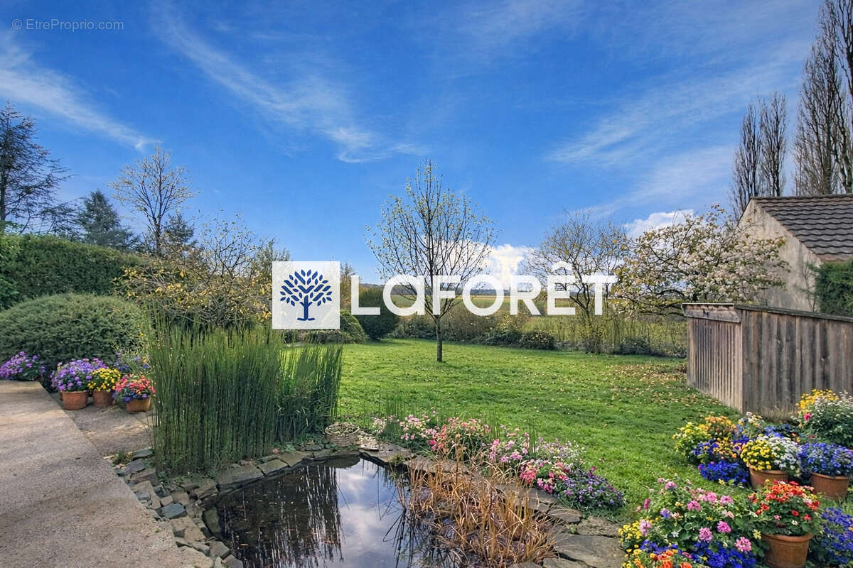 Maison à JOUY-LE-CHATEL