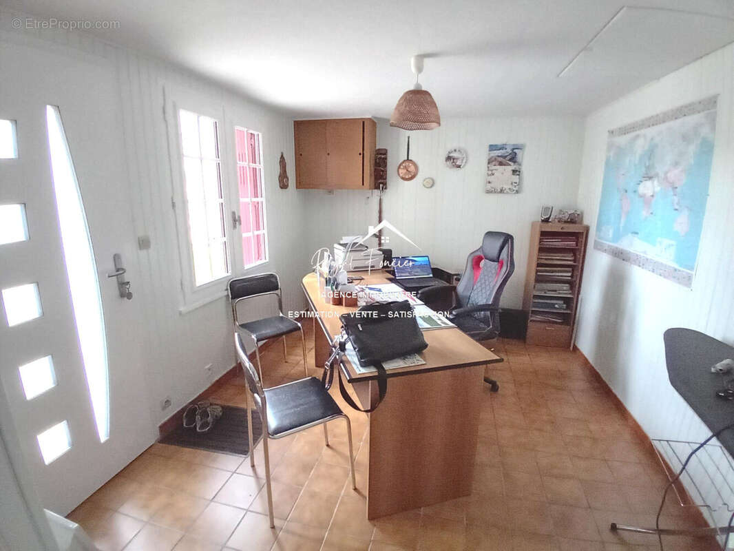 Rdc : bureau ou possibilité d'une chambre  - Maison à SAINTE-MAURE-DE-TOURAINE