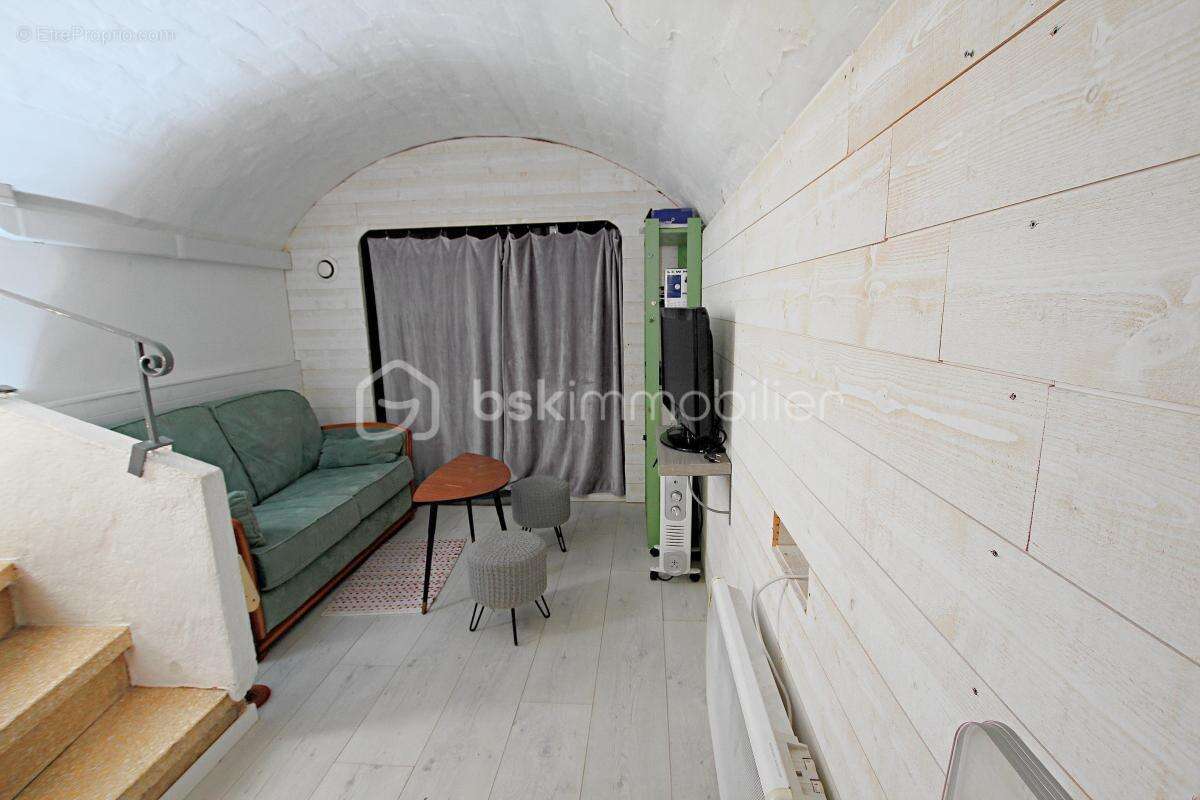 Maison à SAINT-LAURENT-DE-LA-SALANQUE