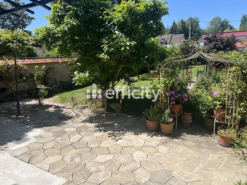 Maison à SAINT-PIERRE-LES-NEMOURS