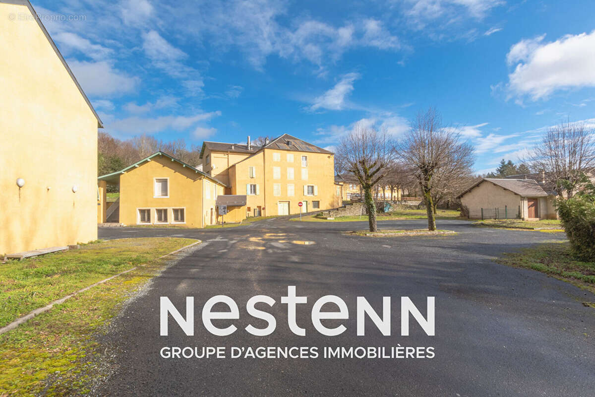 Ensemble immobilier de 8 bâtiments dont 2 maisons, 2300 m2 de surface utile sur 3 hectatres - photo 12