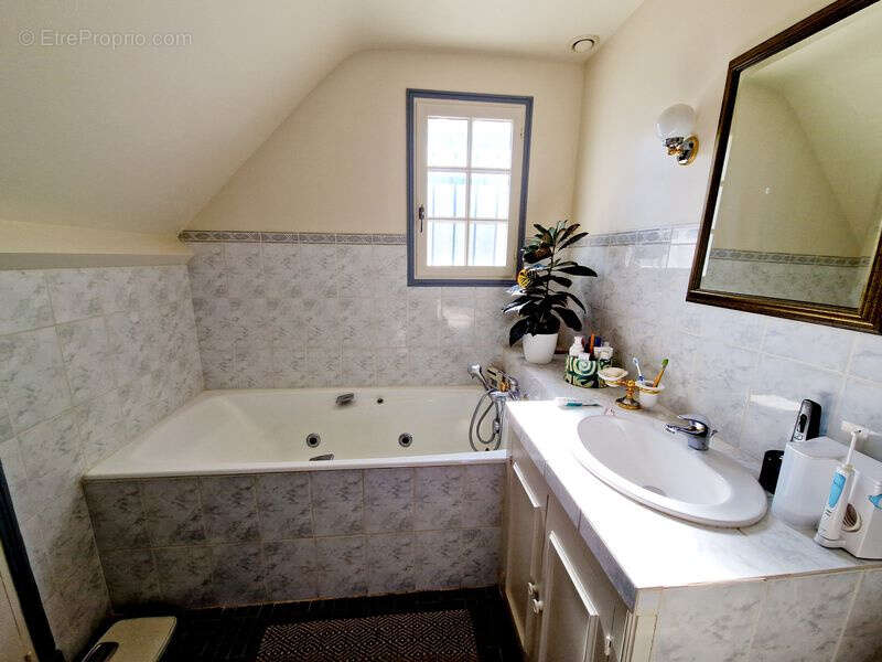 Maison à CUISE-LA-MOTTE