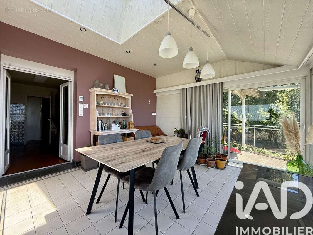 Maison 166 m² à Quins  - photo 9