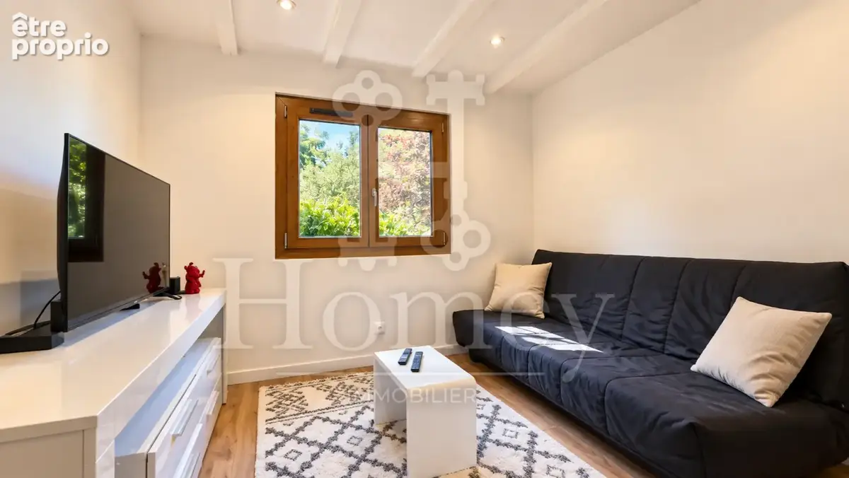 FILLINGES - Véritable Chalet en Madriers - Piscine Chauffée - Forêt Privative de 1200m2 - 10min Frontière Suis - photo 15