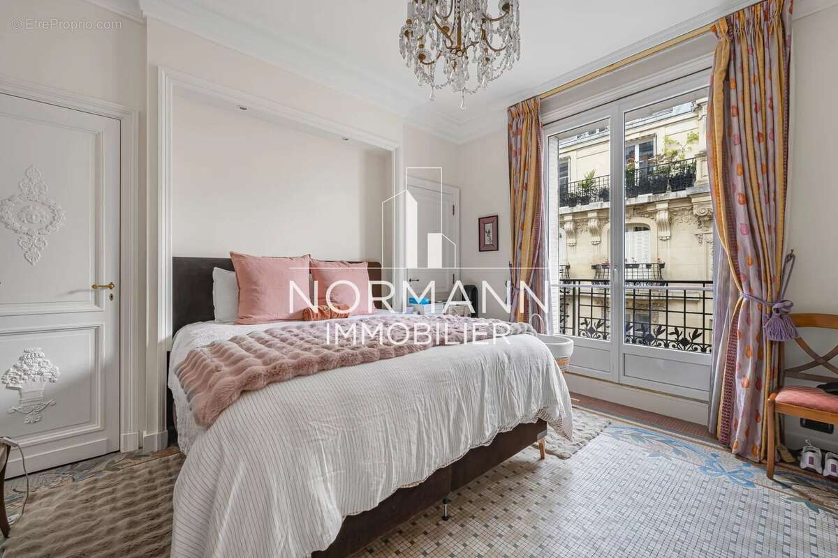 Appartement à PARIS-16E