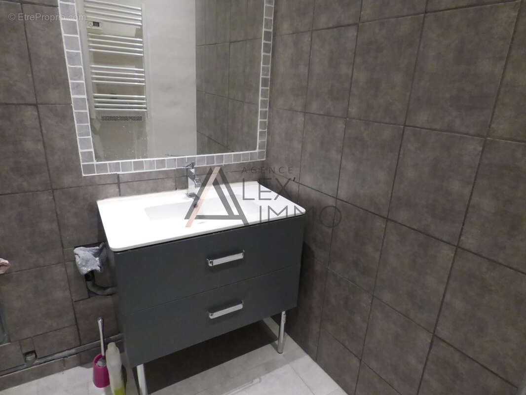 Appartement à MARSEILLE-4E
