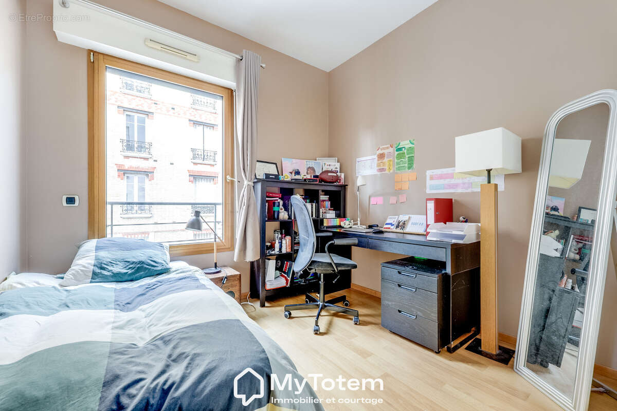 Appartement à COURBEVOIE