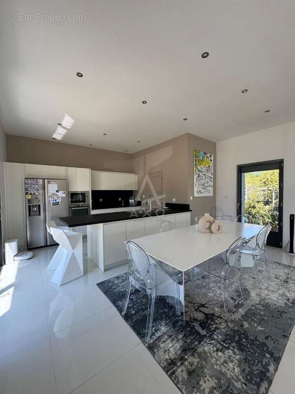 Maison familiale plain-pied: 3 chambres, terrain de 1 300 m², centre de Saint-Yzan-de-Soudiac - photo 6