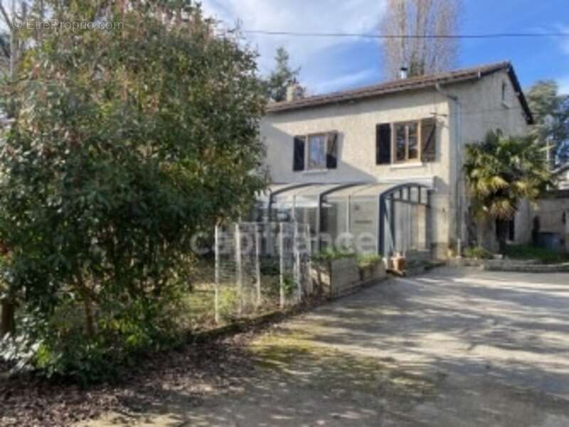 Maison à GREZIEU-LA-VARENNE