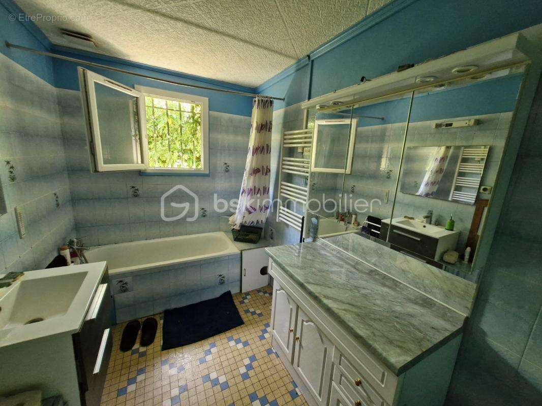 Charmante maison en pierre de 115m2 avec garage et dépendance sur son terrain clos de 800m2 à Camps-sur-l'Isle - photo 13