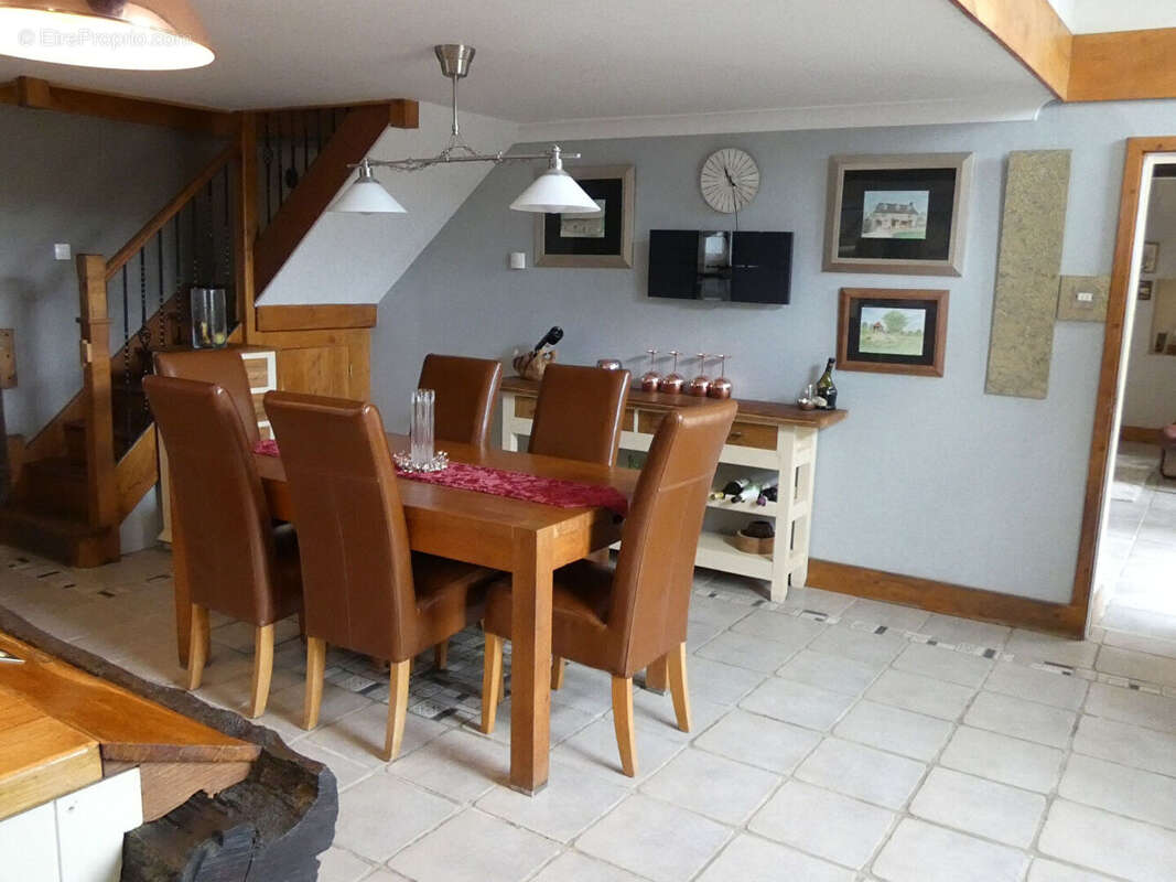 Maison à SAINT-QUENTIN-LES-CHARDONNETS