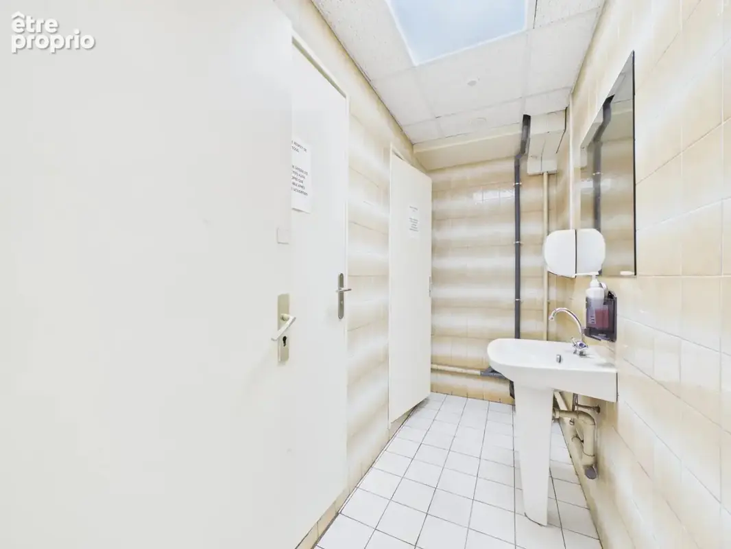 Bureau - Avenue du Docteur Lefebvre - VILLENEUVE LOUBET - photo 7