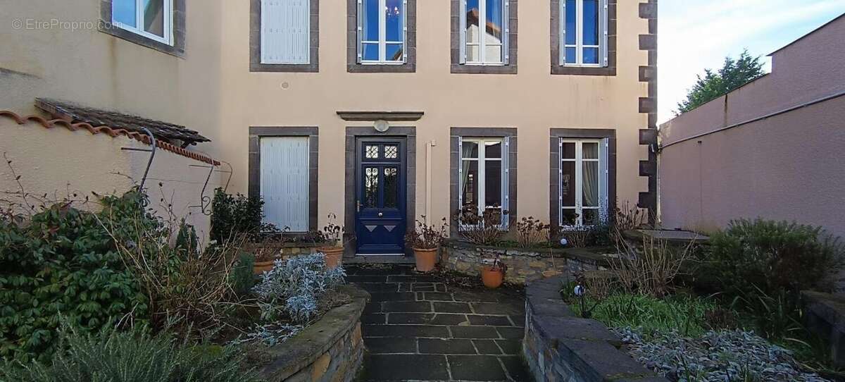 Maison à vendre 6 pièces SAUVAGNAT SAINTE MARTHE (63) - photo 2