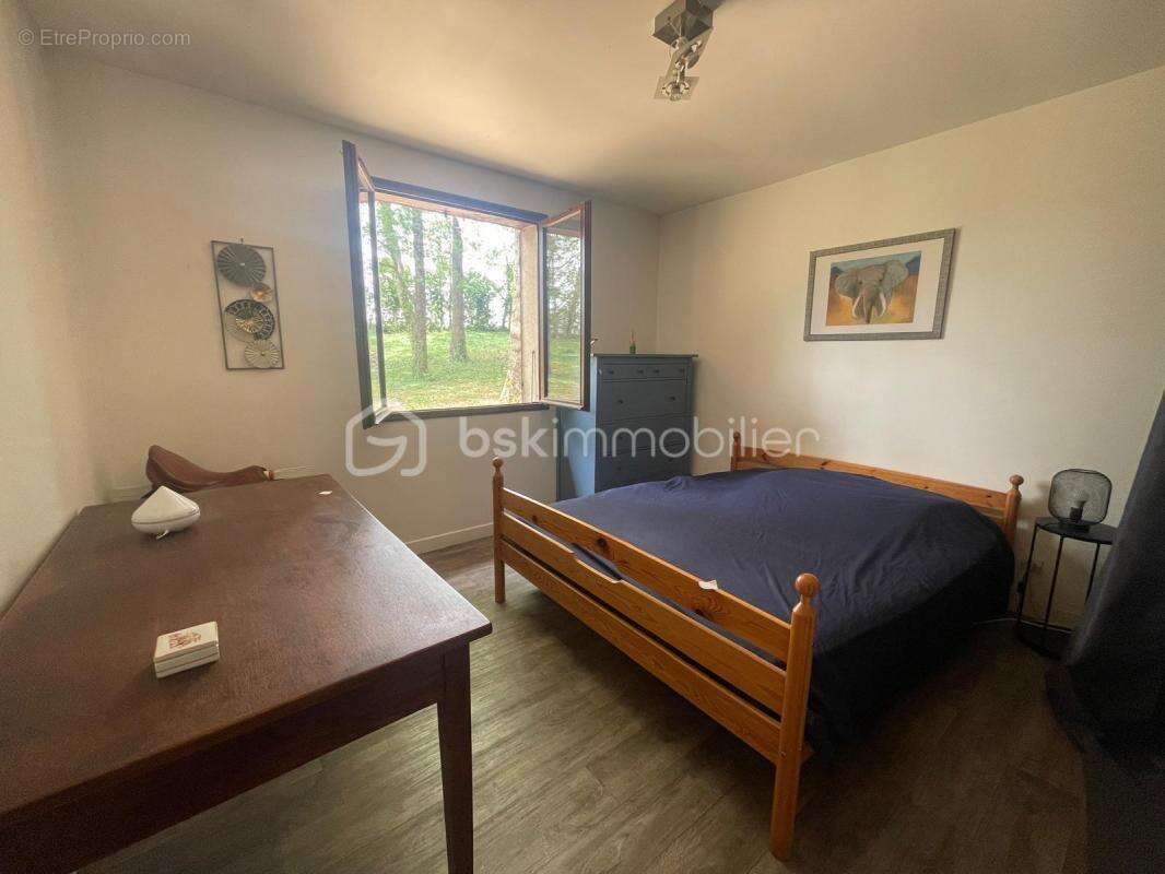 Maison avec sous-sol et terrain de 2270m² - photo 9