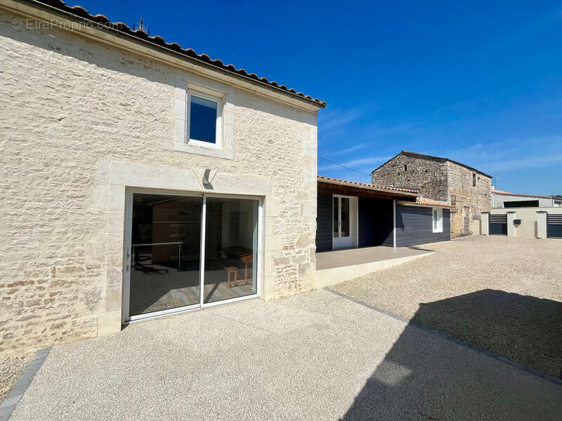 Maison à SAINTE-GEMME-LA-PLAINE