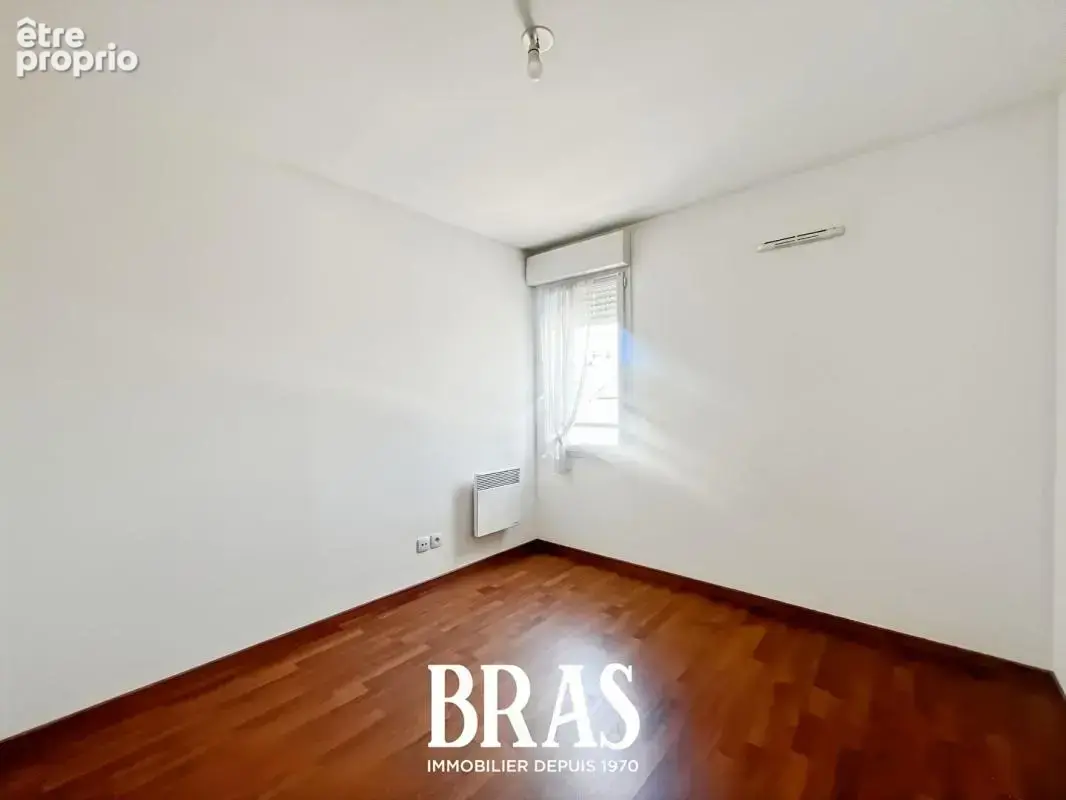 ROND POINT DE VANNES,  Appartement T3 avec parking sécurisé - photo 3