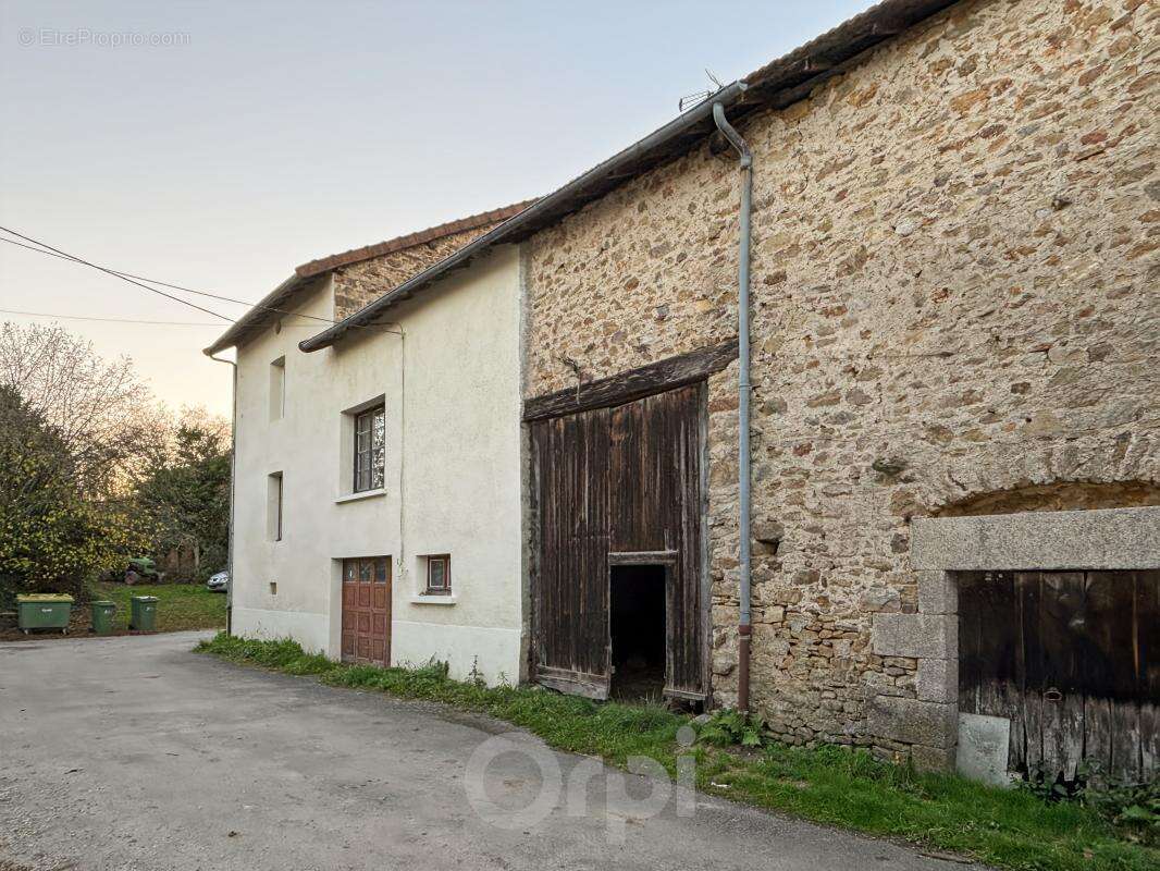 Maison à SAINT-LAURENT-LES-EGLISES