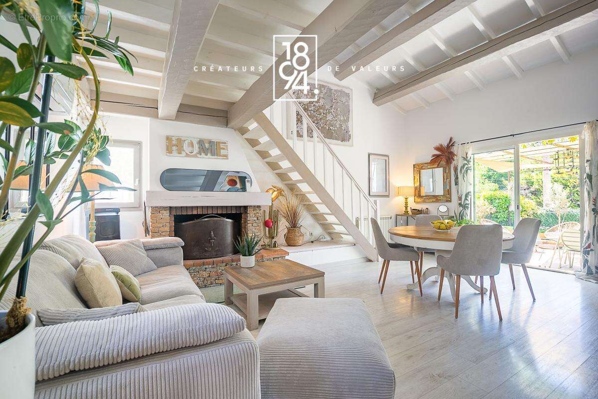 Maison à SAINT-ZACHARIE