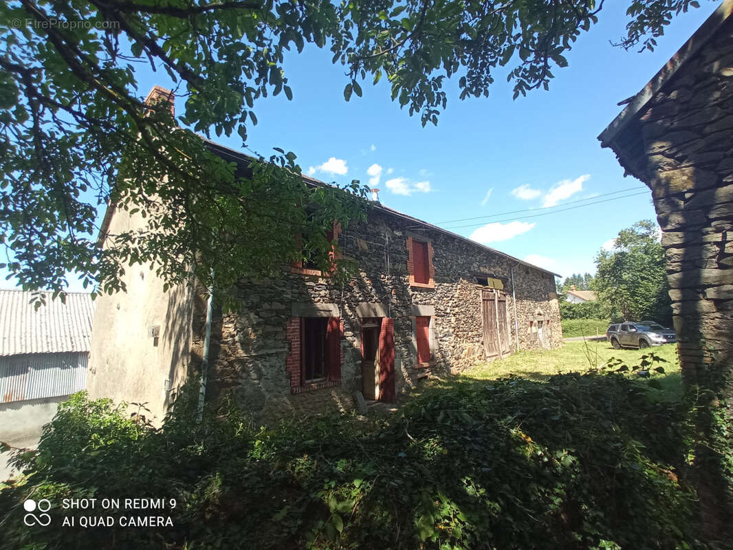 Maison à CHAPDES-BEAUFORT