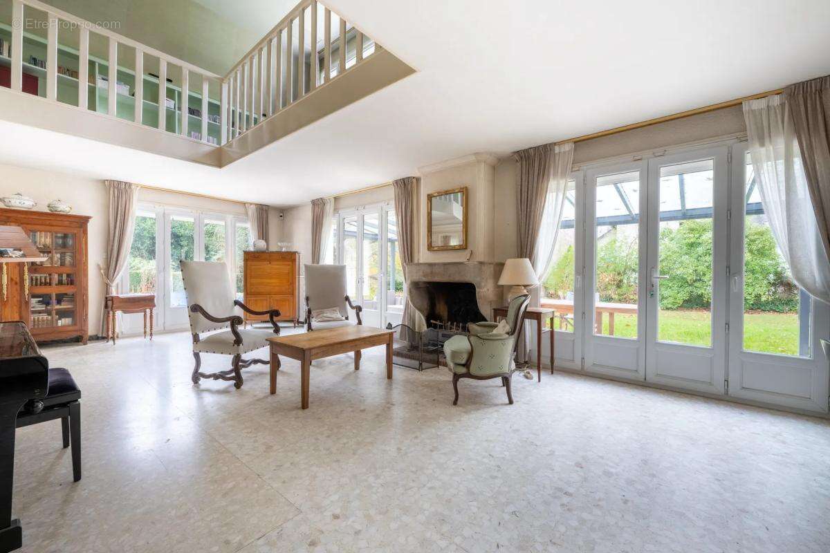 Maison à DAMPIERRE-EN-YVELINES