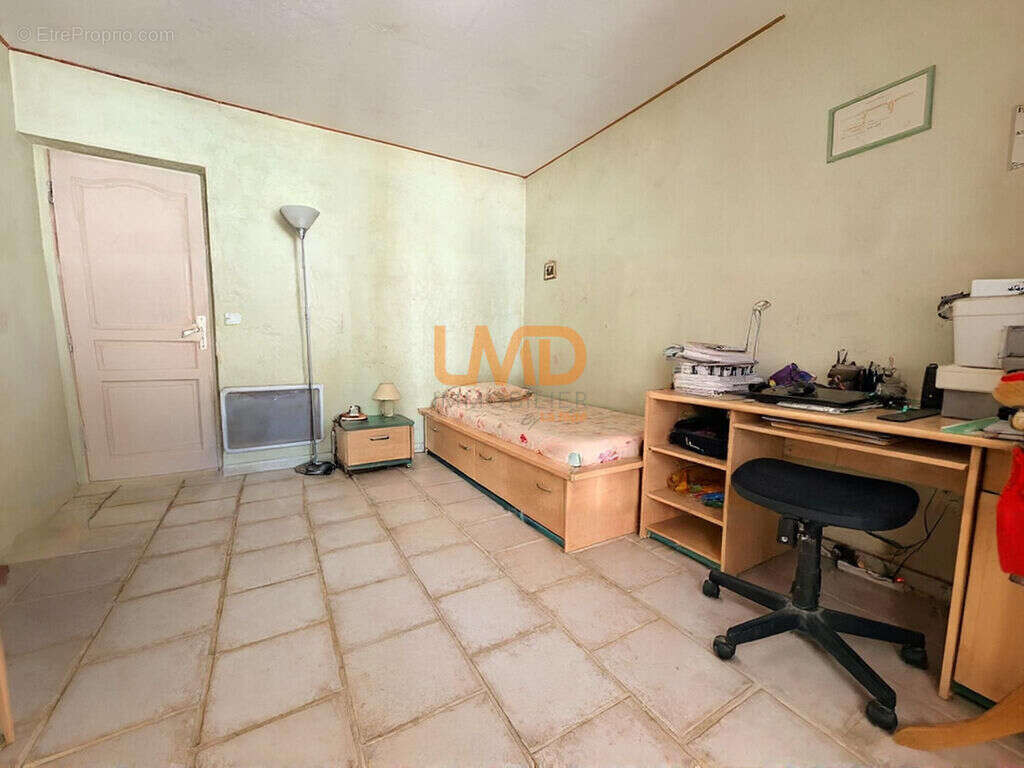 Propriété de 265 m², piscine, logements indépendants à Tourrette - photo 17