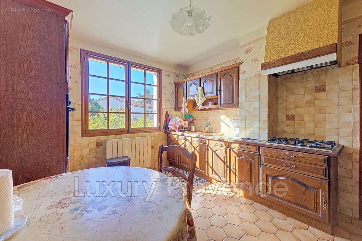 Maison à SIMIANE-COLLONGUE