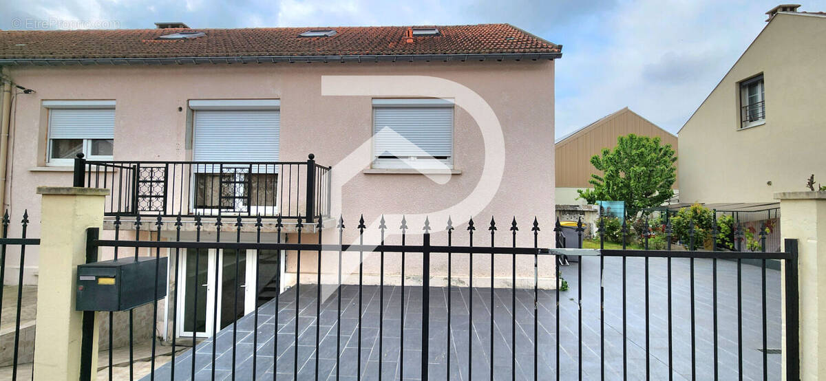 Maison à SAINT-GRATIEN