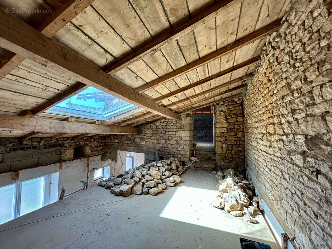 Maison à AZAY-LE-BRULE