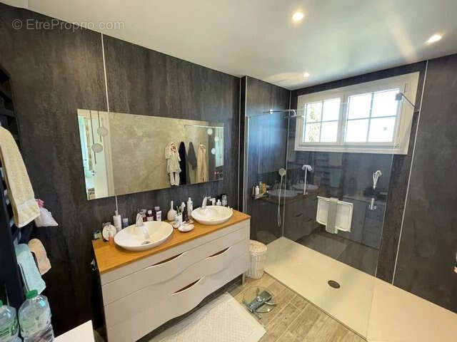 Maison à FRONTENAY-ROHAN-ROHAN