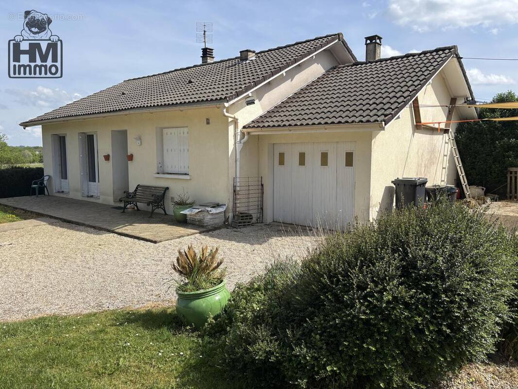 Maison 74 m² à Rochechouart  - photo 1