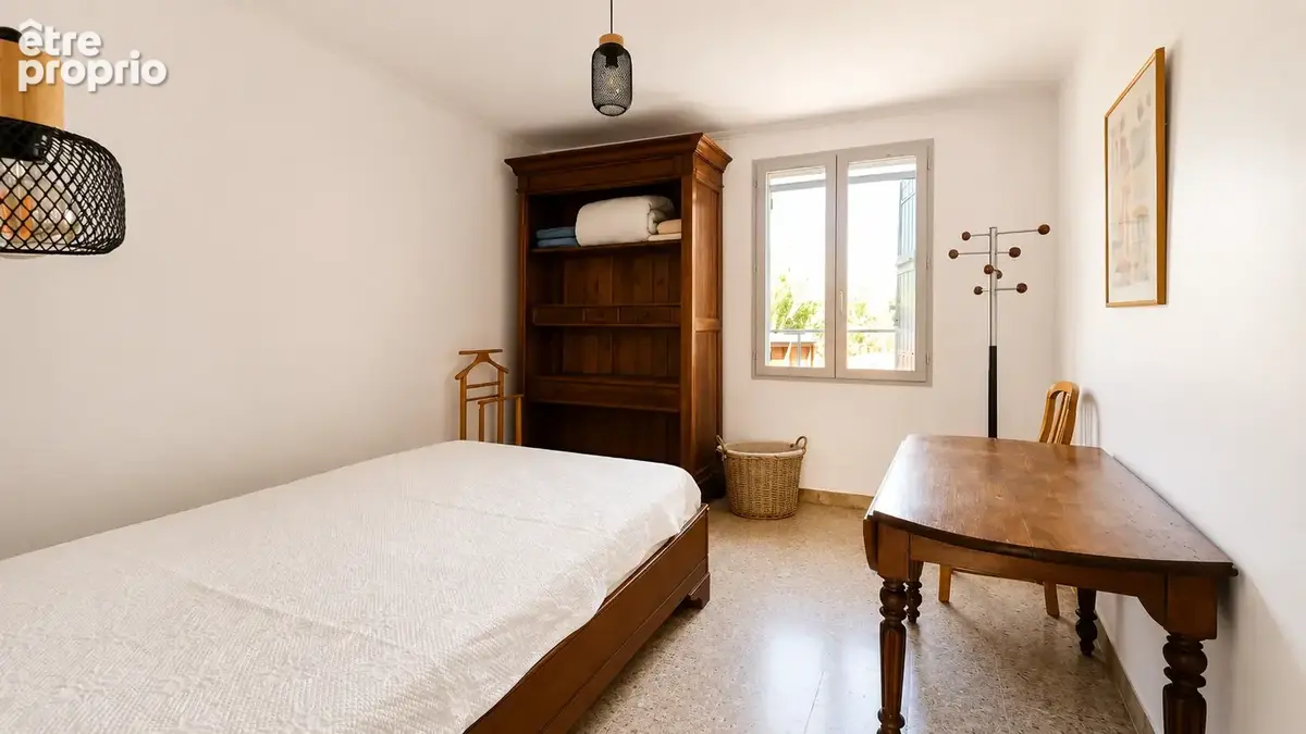 Bastidon provençal sur parcelles de 2,1 hectares / Garage et piscine - photo 8
