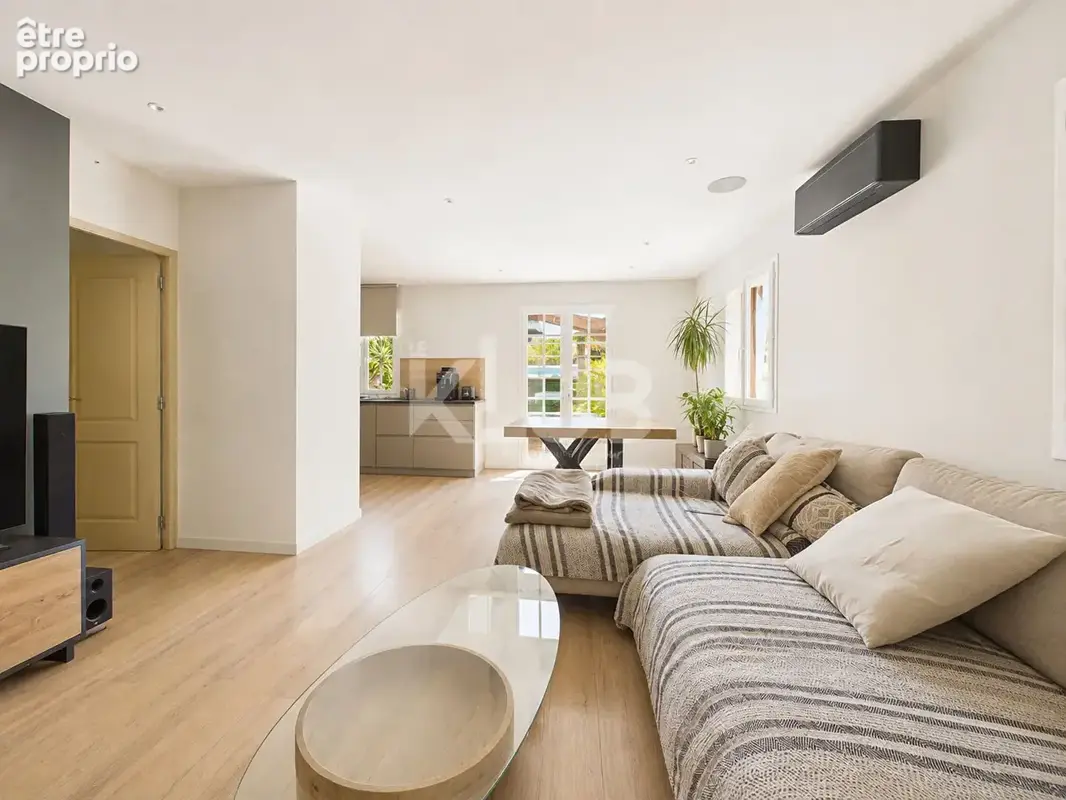 Lambesc - Maison de 120 m², un bien aux multiples possibilités - photo 2